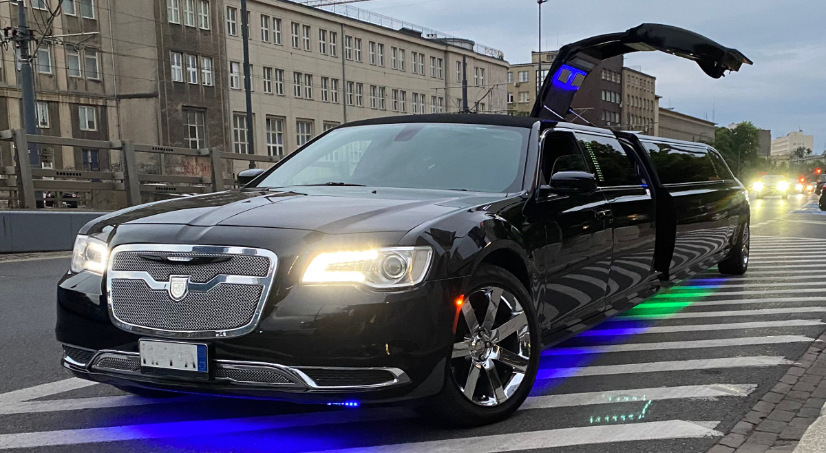 12 passenger Chrysler
stretch limousine rent Warsaw