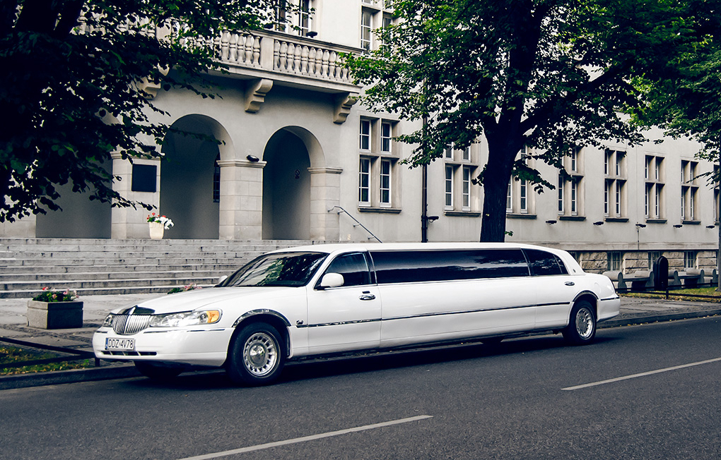 10 passenger Lincoln 120" stretch in
                    WROCLAW