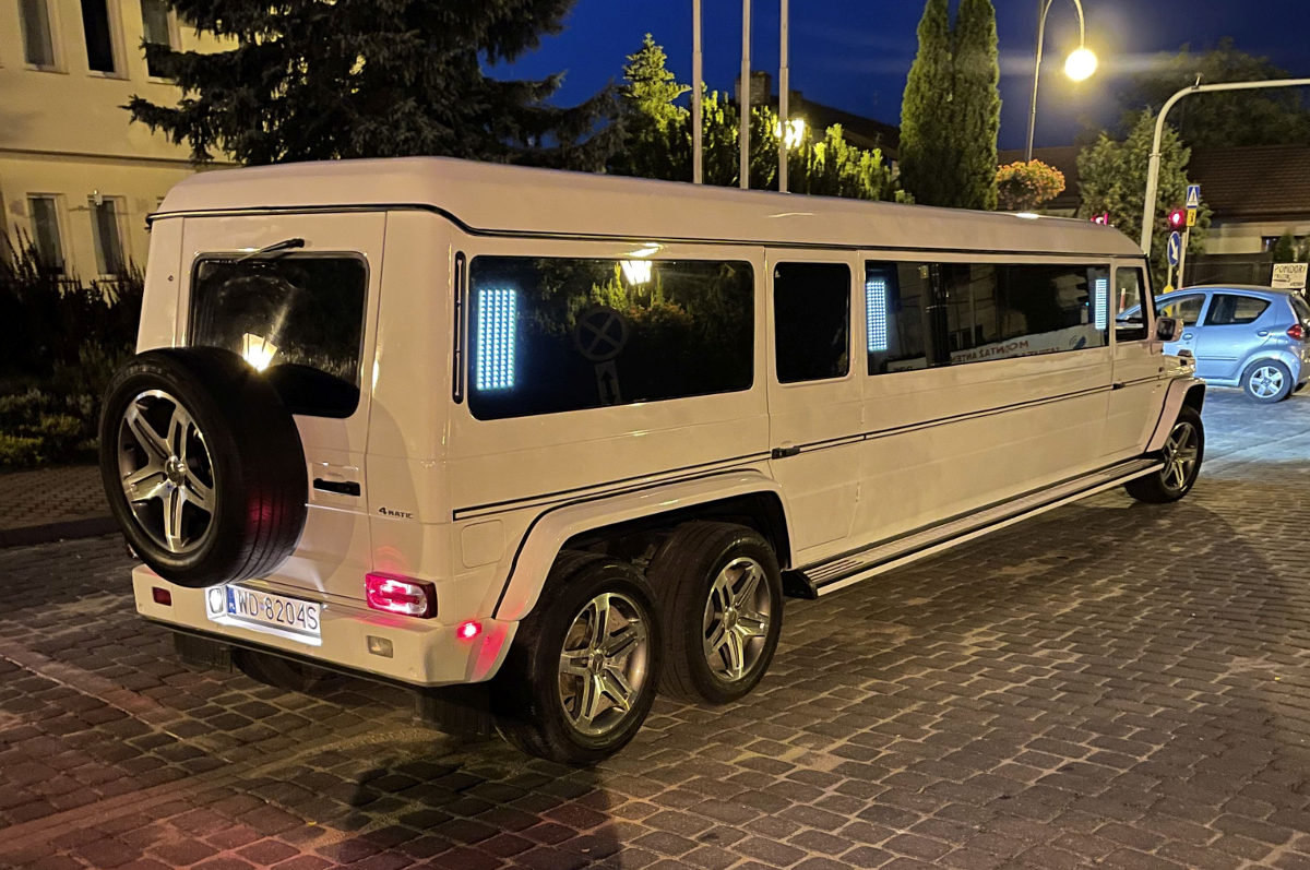 18 passenger Mercedes SUV
                        stretch limousine rent Warsaw interior 2