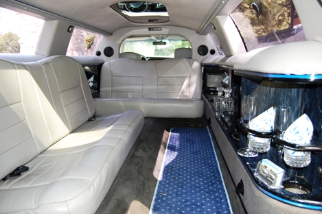 10
                      passenger Lincoln 120" stretch limousine rent
                      Krakow interior 1