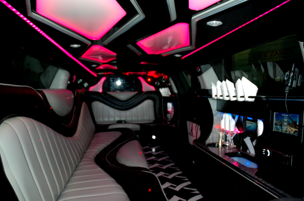 10 passenger
                    Chrysler stretch limousine rent Warsaw Airport
                    interior